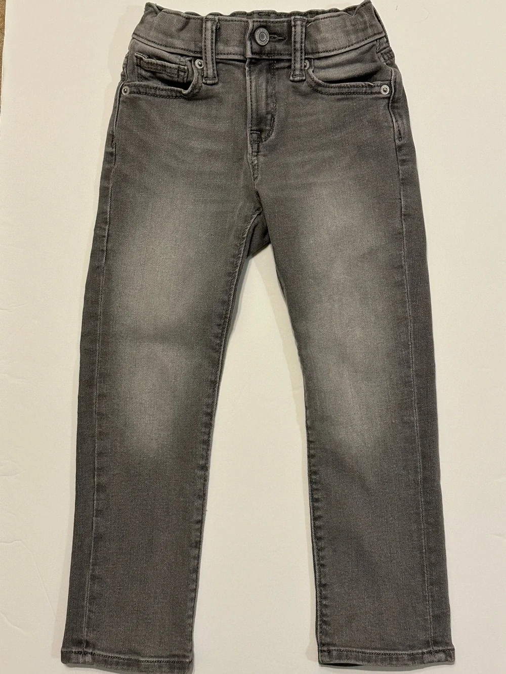 Old Navy boys 360 stretch jeans in gray. Size 5 Slim.